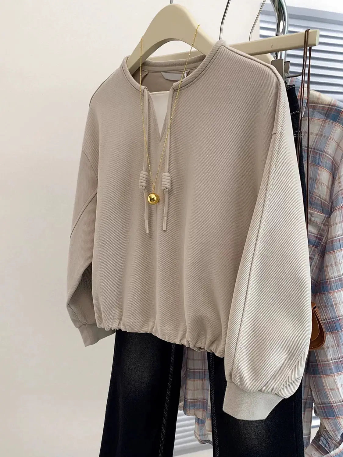 Large size fake two-piece hatless short sweatshirt for women in early autumn 2025 new loose and chic slim long-sleeved top LadyShow.Store