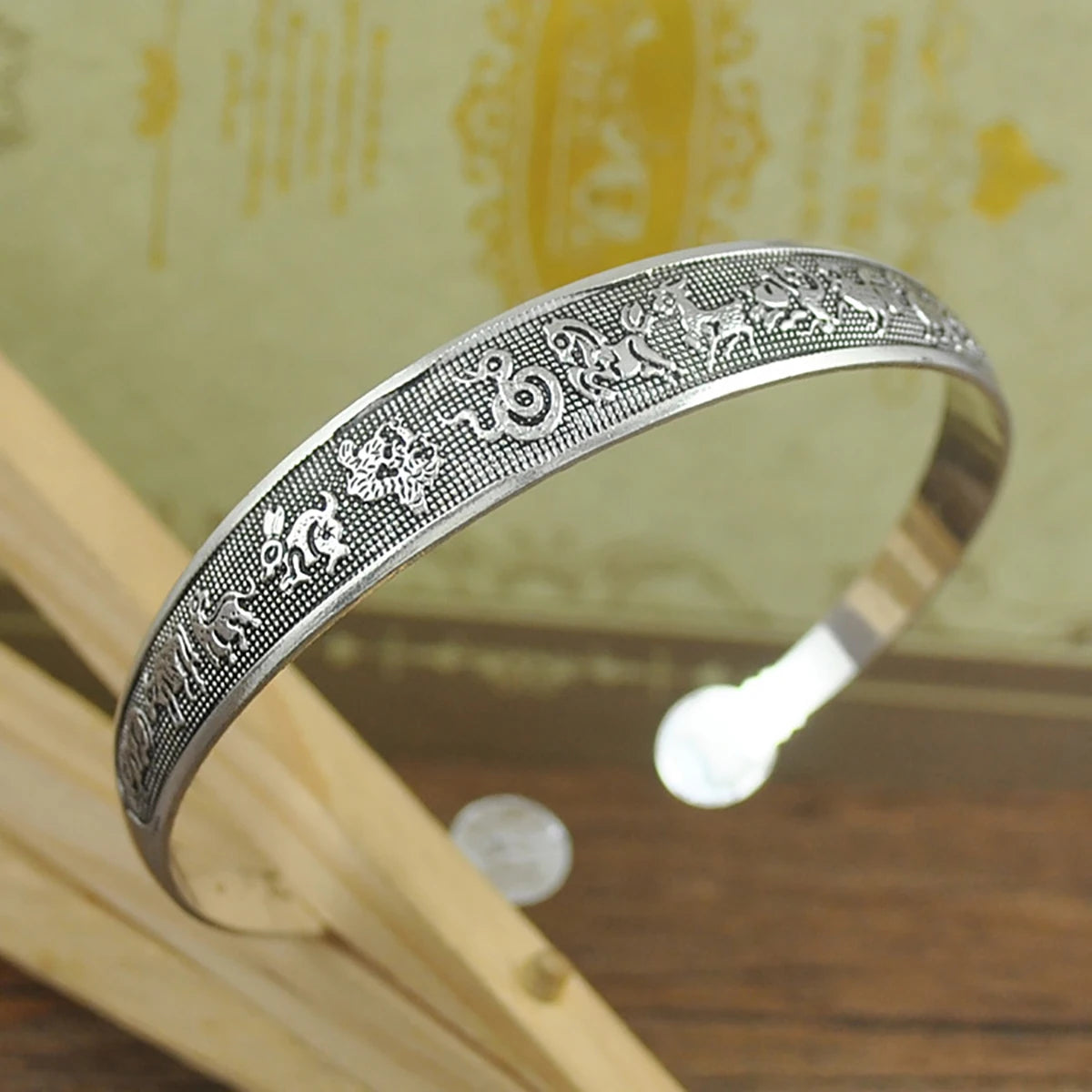 New Retro Cuff Bracelets Tibetan Silver Metal Carving Fish Elephant Flower Bangles Vintage Gypsy Jewelry Female Gifts Pi-Mart