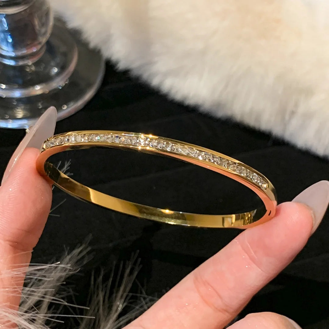 Female titanium steel starry sky high-end bracelet; light luxury temperament INS style; elegant design for a minority Pi-Mart