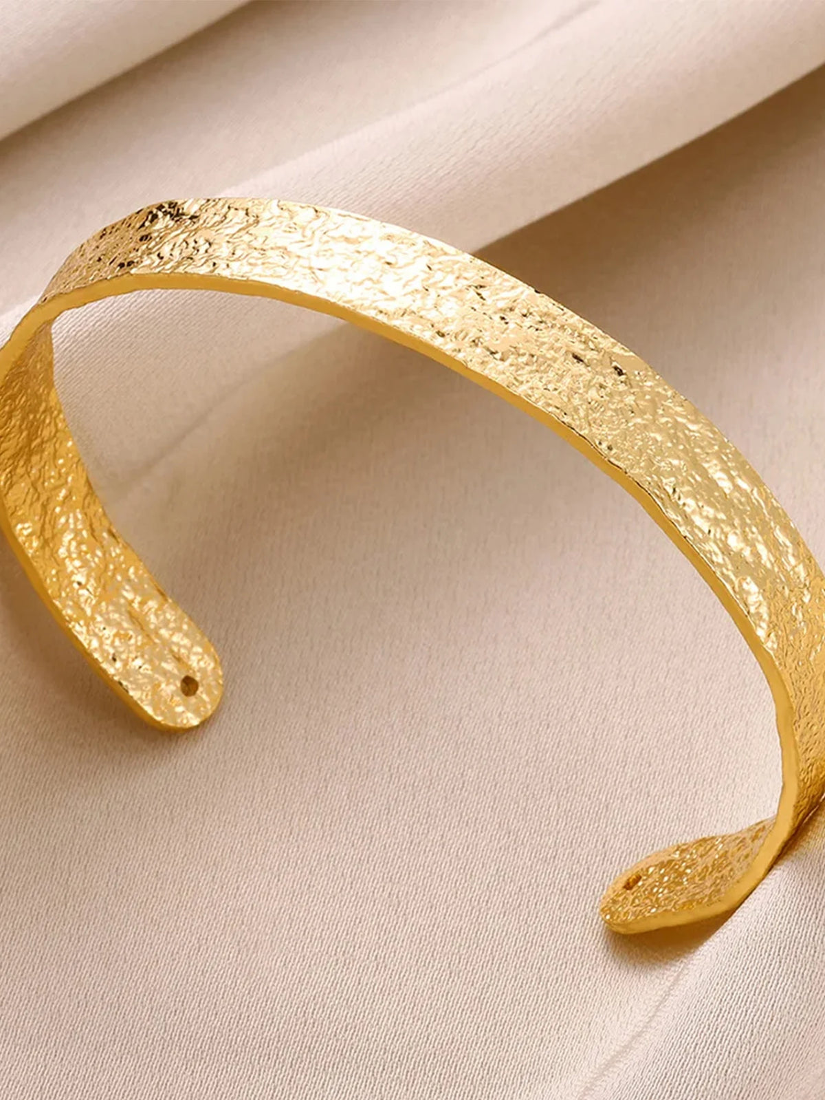 Exquisite Classic Bump Pattern Openning Bangles Bracelet For Women Cuff Bracelet Gold Color Stainless Steel Hand Ornament Gift Pi-Mart