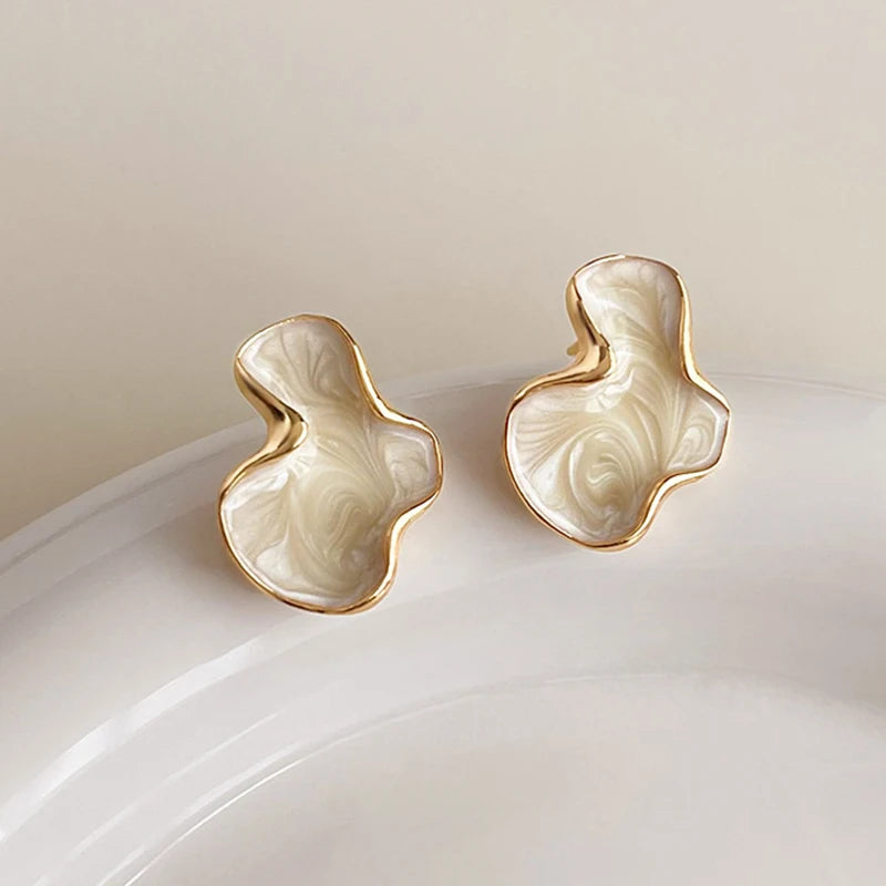 Artistic Abstract White Black Pink Color Cloud Irregular Stud Earring for Women Temperament Ear Jewelry Simple Party Gift Pi-Mart