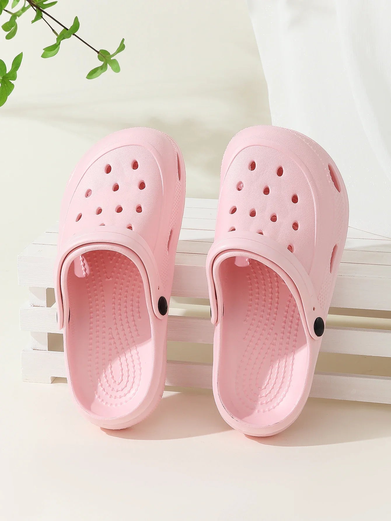 Women's Croc Shoes, Girls' Outerwear, Couples' Baotou Slippers,, Women's Home Shoes, Women's Sandals, Men's Croc Shoes LadyShow.Store