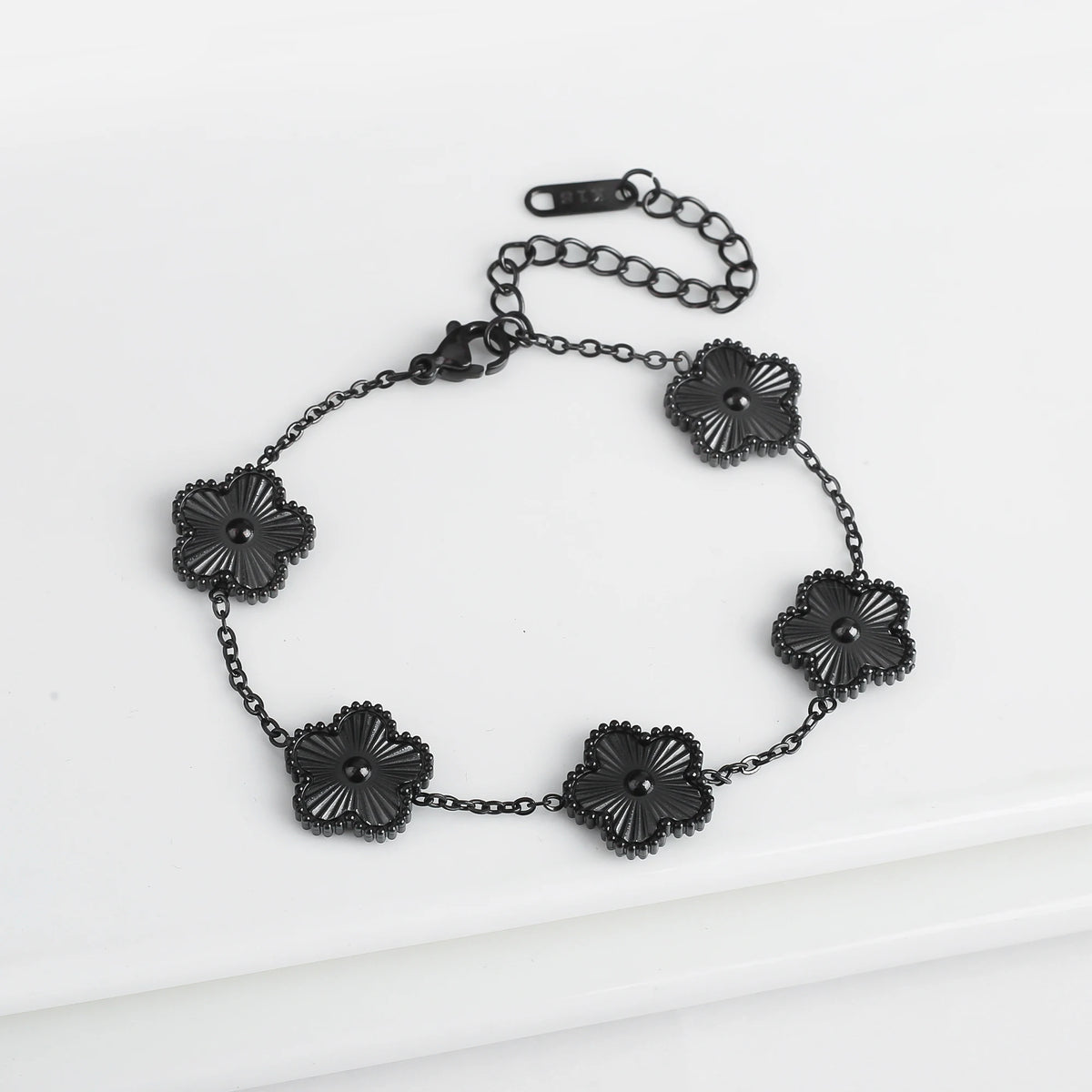 Hot Sale Black/Gold Stainless Steel Laser Five-Leaf Flower Charm Bracelet Personalized For Man Woman Classic Clover Jewelry Pi-Mart