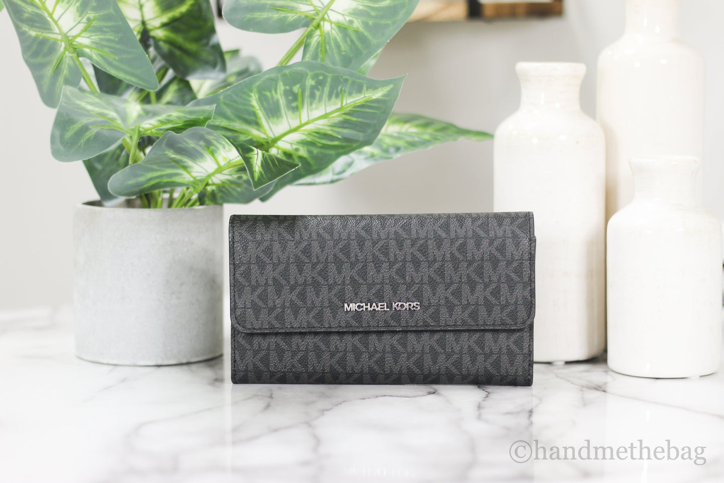 Michael Kors Jet Set Travel Black Logo Large Trifold Wallet LadyShow.Store