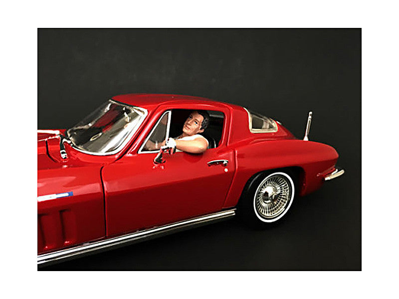 Hitchhiker 2 piece Figurine Set (Green Shirt) for 1/24 Scale Models by American Diorama LuxuryLifeWay Online Store