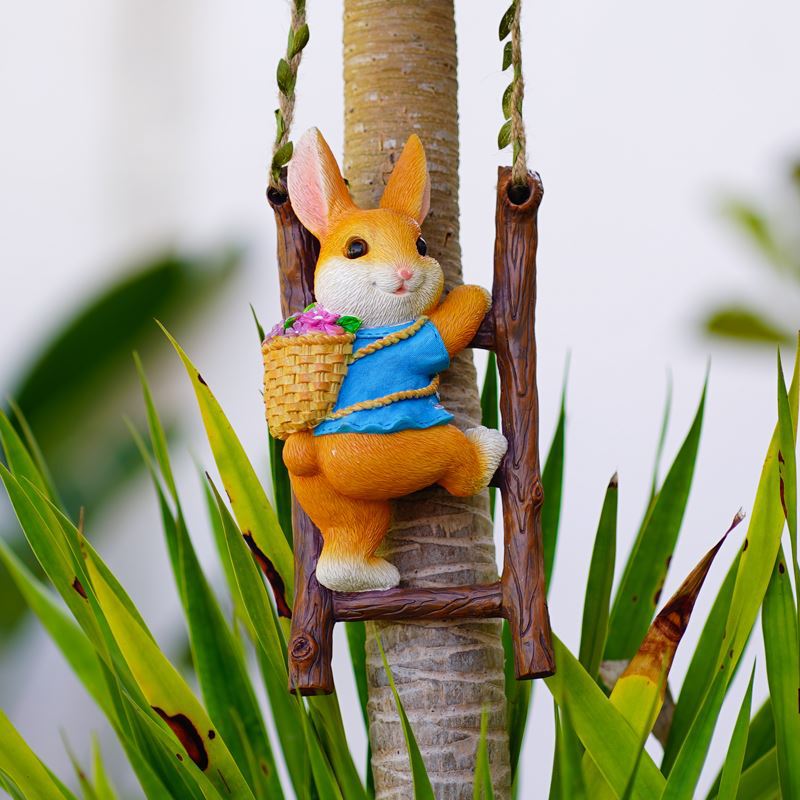 Outdoor Garden Decoration with Cute Squirrel Planters Pi-Mart
