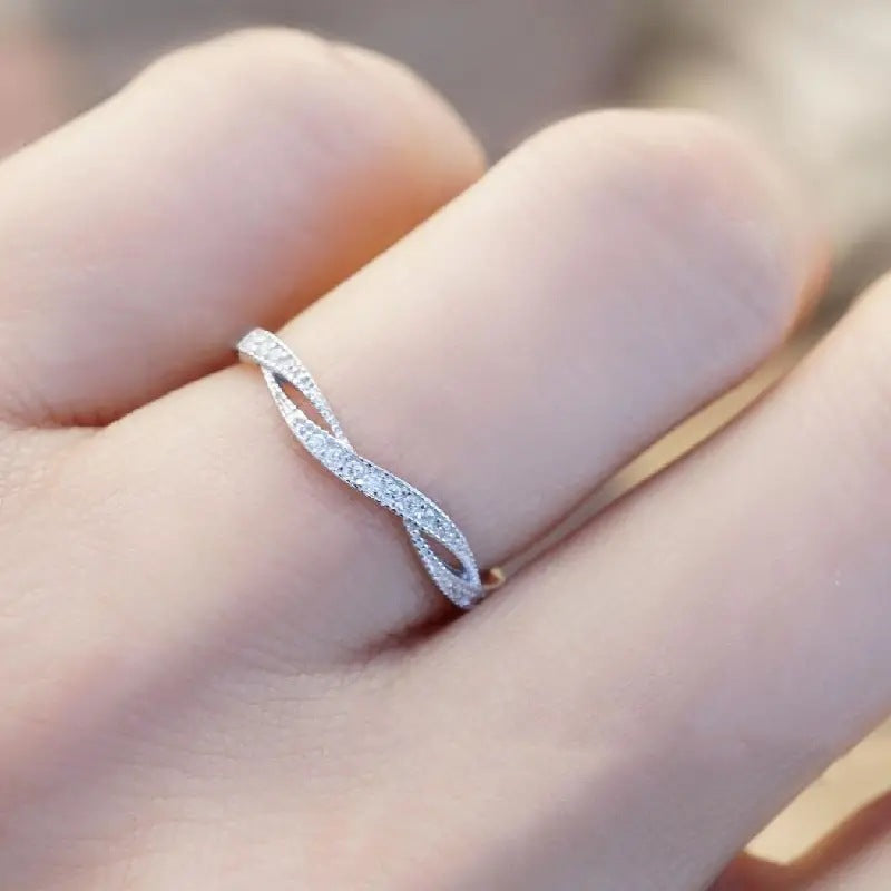Everyday Lightweight Luxury Twisted-cross Wedding Ring LadyShow.Store