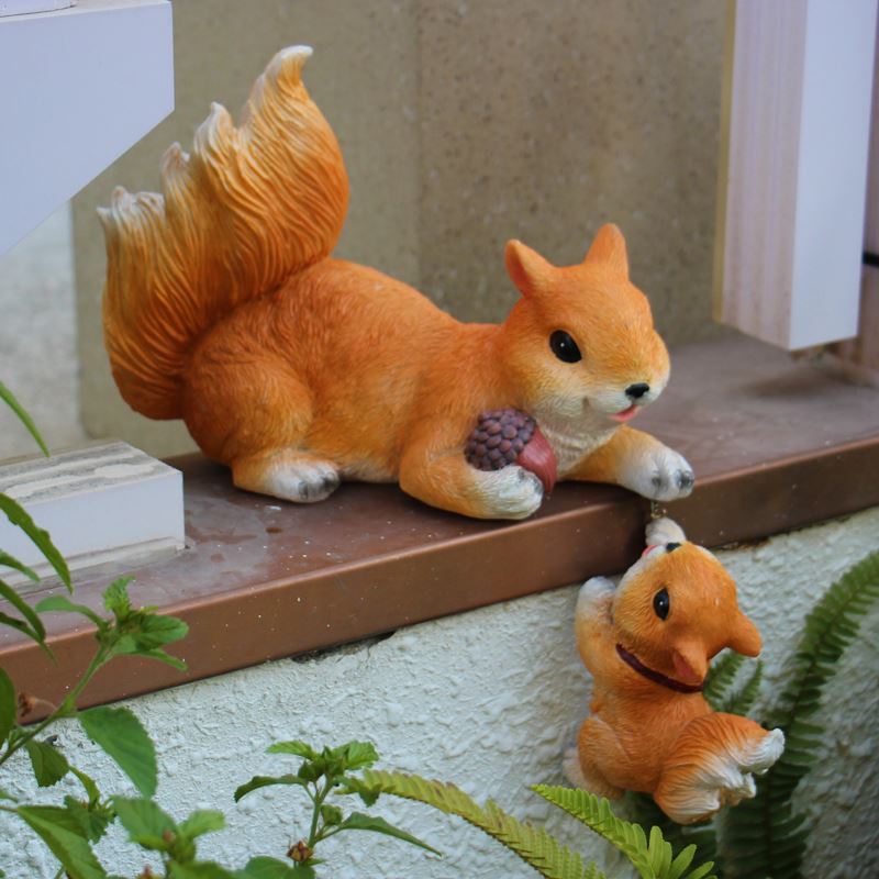 Outdoor Garden Decoration with Cute Squirrel Planters Pi-Mart