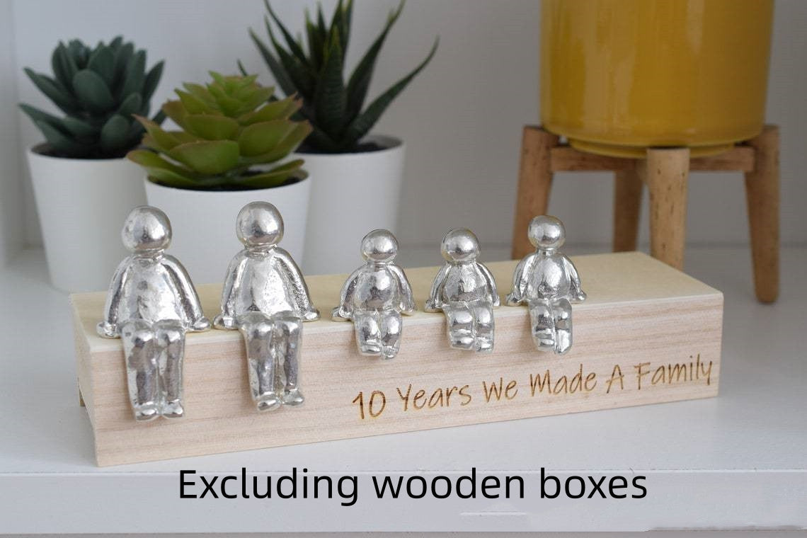 Family Member Souvenirs Sculpture Ornaments Resin Crafts PearlNestDecor.com