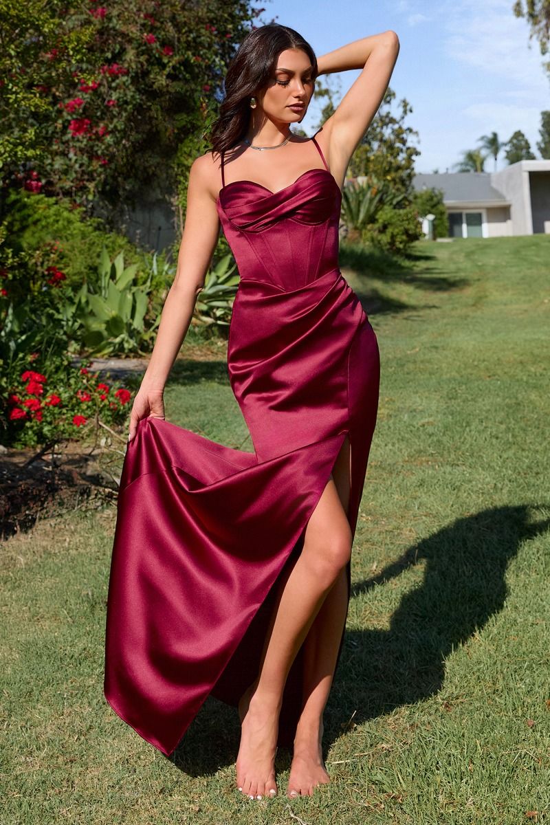Fitted Dress With A Sweetheart Neckline And Thin Straps LuxuryLifeWay Online Store