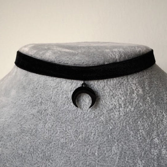 Black Crescent Moon Necklace Pi-Mart